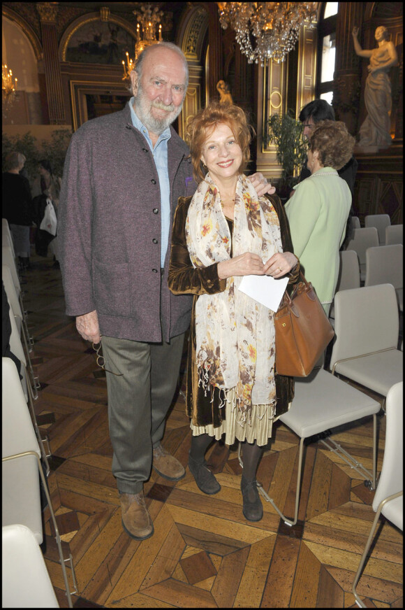 Jean-Pierre Marielle et Agathe Natanson ont assisté à la remise du prix du Brigadier attribué cette année à Ludmila Mikaël, le 23 avril 2010