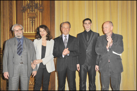 Ludmila Mikaël, Etienne Bierry et Arnaud Denis ont reçu le prix du Brigadier, le 23 avril 2010, à Paris, qui leur a été remis par Bertrand Delanoë et Christophe Girard