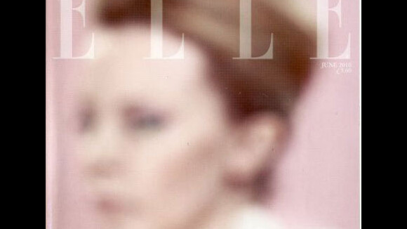 Kylie Minogue : Joliment poudrée, elle prend la pose comme son chéri...
