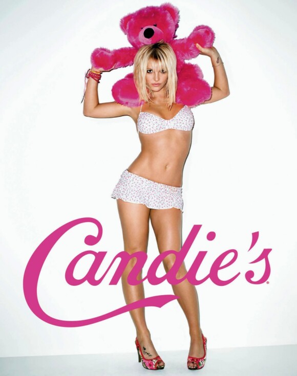Britney Spears s'apprête à sortir sa propre ligne de vêtements éditée par la marque Candie's dont elle est l'égérie.