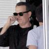 Tom Hanks pris en flagrant délit... avec les doigts dans le nez, sur le tournagede Larry Crowne (Los Angeles, 3 mai 2010)