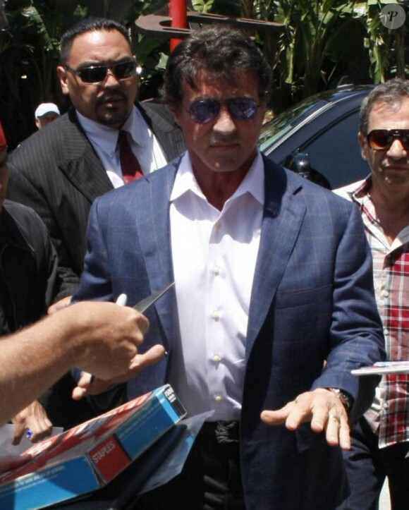 Sylvester Stallone arrive au Staples Center pour assister au match opposant les Los Angeles Lakers aux Utah Jazz le 2 mai 2010