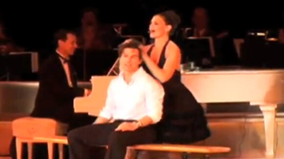 Regardez Katie Holmes mettre son mari à terre... lors d'une danse endiablée !