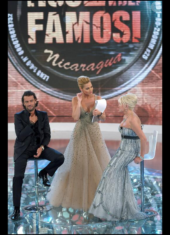 Ivana Trump et son ex-mari Rossano, sur le plateau de l'émission L'Isola dei Famosi, le 5 mai 2010.