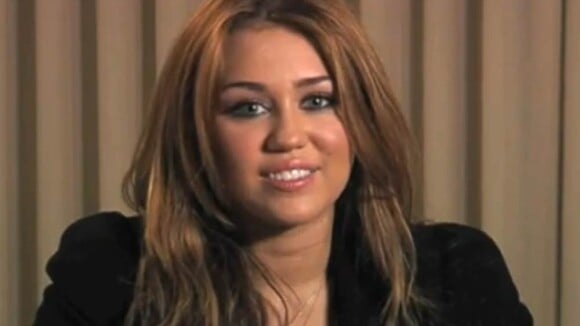 Miley Cyrus : regardez-la vous passer un message court... mais efficace !
