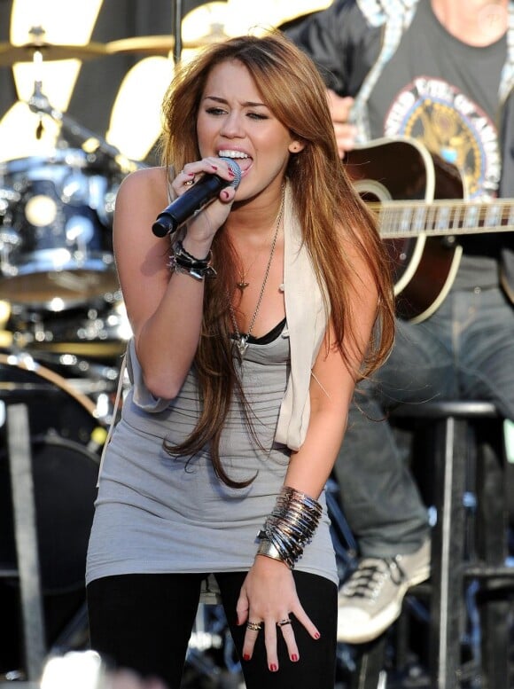 Miley Cyrus sera prochainement en France pour promouvoir son nouvel album.