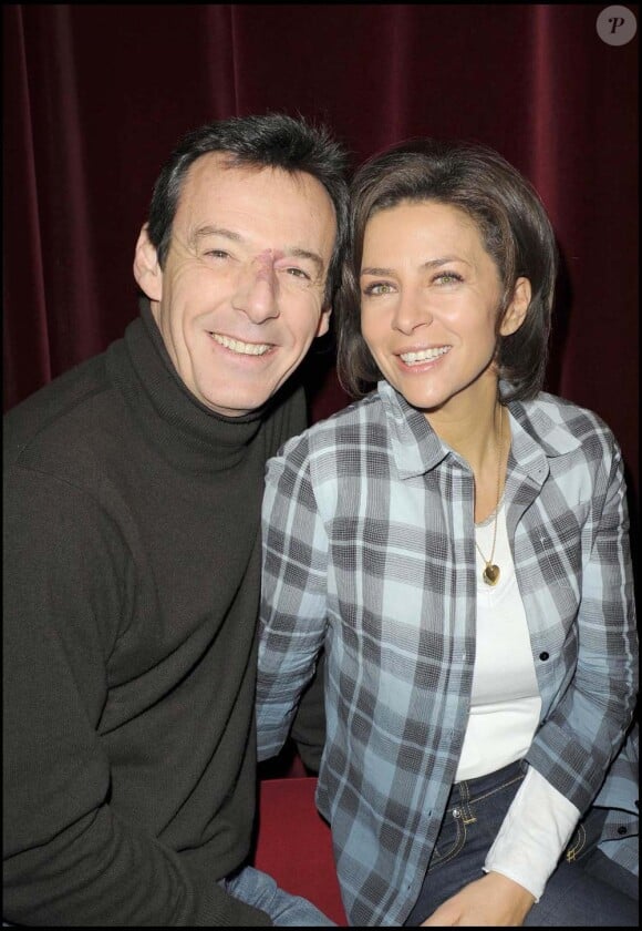 Corinne Touzet et Jean-Luc Reichmann dans Personne n'est parfait au Théâtre des Variétés, à Paris.