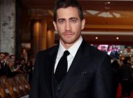 Regardez Jake Gyllenhaal flirter et avoir les mains baladeuses... lors d'une soirée caliente !