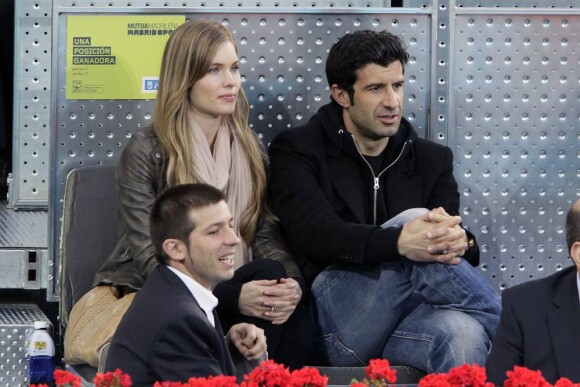 Luis Figo et sa femme Helen assistent à la rencontre opposant Rafael Nadal à l'Ukrainien Dolgopolov, le 12 mai 2010 lors du tournoi de Madrid