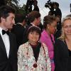 Agnès Varda, son fils Mathieu Demy et sa fille sur le tapis rouge du Festival de Cannes, avant la projection de You Will Meet A Tall Dark Stranger, de Woody Allen, le 15 mai 2010