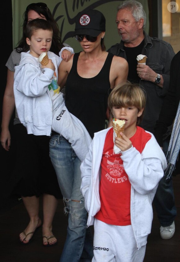 Victoria Beckham et ses enfants lors d'une pause gourmande