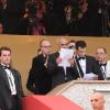 Frédéric Mitterrand lisant la lettre de Jafar Panahi samedi 15 mai en haut des marches du Palais des festivals.
