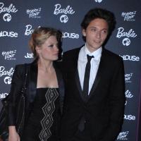 Cannes 2010 - Mélanie Thierry et son chéri Raphaël, François Cluzet et les autres ont fait la fête avec... Barbie !