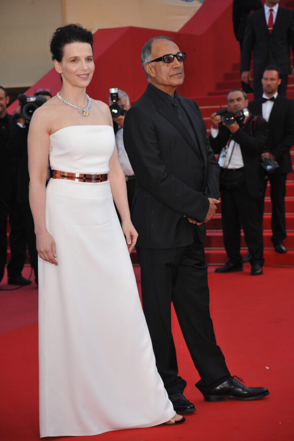 Juliette Binoche et Abbas Kiarostami lors du dernier tapis rouge du 63e festival de Cannes le 23 mai 2010