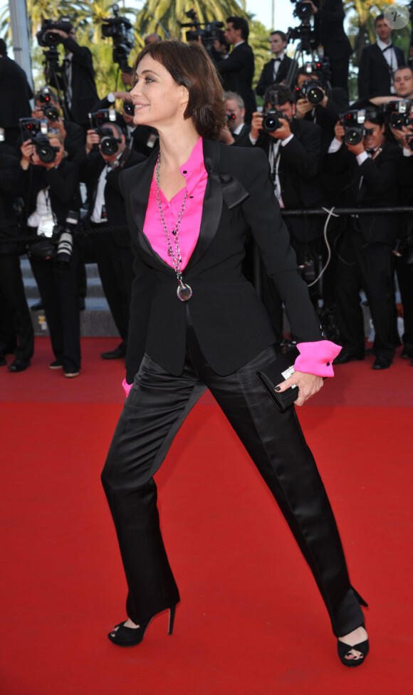 Emmanuelle Béart lors du dernier tapis rouge du 63e festival de Cannes le 23 mai 2010
