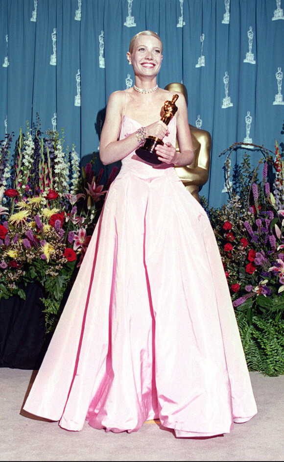 Gwyneth Paltrow lors de la cérémonie des Oscars en 1998