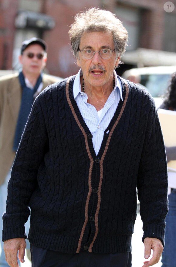 Al Pacino, victime d'une arnaque financière dont l'auteur Kenneth Starr a été arrêté par les forces de l'ordre.