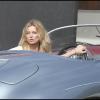 Kate Moss tourne une publicité à Saint-Barthélémy. Elle est au volant d'une Porsche vintage. Mai 2010