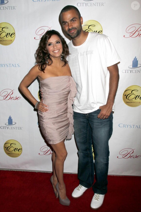 Eva Longoria et Tony Parker arrivent à l'Eve Nightclub, à Las Vegas. TiPi fête ses 28 ans ! 29/05/2010