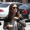 Rachel Bilson se prend une amende pour mauvais stationement alors qu'elle était sortie pour aller chercher un café chez Starbucks avec une amie le 25 mai 2010 à Los Angeles
