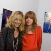 Lou Doillon et Hélène de Fougerolles lors du vernissage de son exposition à la galerie W le 30 mai 2010