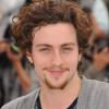L'acteur britannique Aaron Johnson, 19 ans, et sa compagne la photographe et réalisatrice Sam Taylor-Wood, 42 ans.