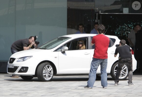 Shakira tourne une publicité pour une voiture de la marque Wolkswagen, qui est partenaire de sa tournée nord-américaine, à Barcelone, jeudi 3 juin.
