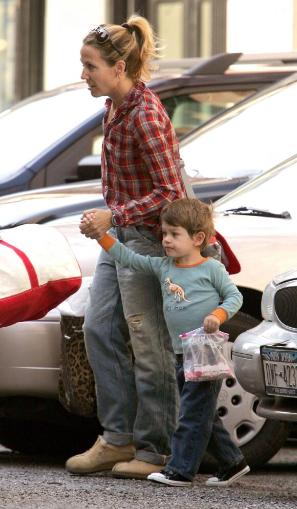 Sheryl Crow, ici avec son premier fils adoptif Wyatt, âgé de 3 ans, vient d'adopter un second enfant, âgé de cinq semaines.