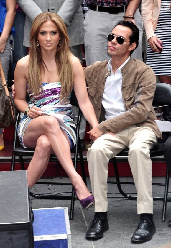 Jennifer Lopez à Times Square afin de dévoiler la nouvelle campagne "Be Extraordinary", le 10 juin 2010