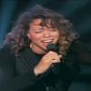 Mariah Carey qui chante l'un de ses plus grands tubes, Without You