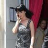 Katy Perry quitte son hôtel parisien pour se rendre sur le plateau du Grand Journal de Canal+, vendredi 11 juin.