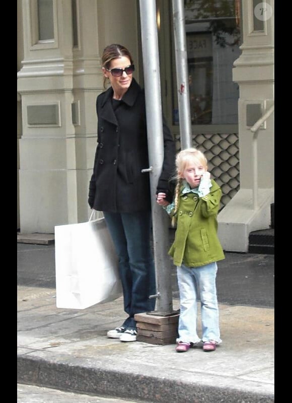 Sandra Bullock et Sunny, en 2008. Une vraie maman poule !