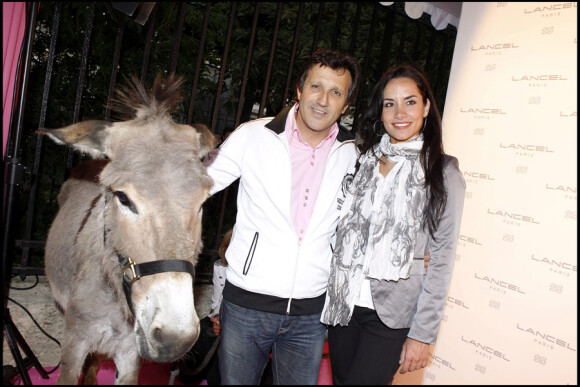 Michel La Rosa et une amie à la soirée Lancel organisée pour le lancement du BB Bag, le 14 juin 2010