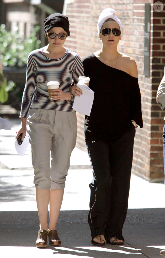 Kate Hudson et Ginnifer Goodwin se promènent sur le tournage de Something Borrowed à New York le 15 juin 2010
