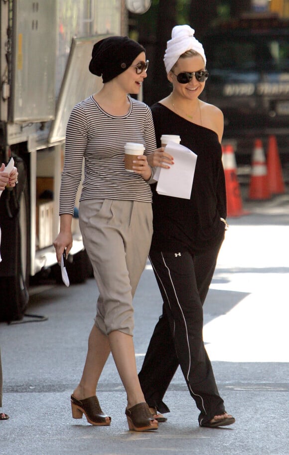 Kate Hudson et Ginnifer Goodwin se promènent sur le tournage de Something Borrowed à New York le 15 juin 2010