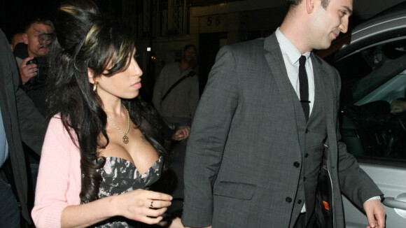 Amy Winehouse : Son boyfriend lui lance un ultimatum... C'est l'alcool ou lui !
