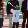 Le prince William visitait mercredi 16 juin le programme Coaching for Conservation au Botswana, où il a pu s'exercer à la Vuvuzela...