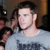 Liam Hemsworth à la sortie d'un salon de coiffure à New York le 16 juin 2010