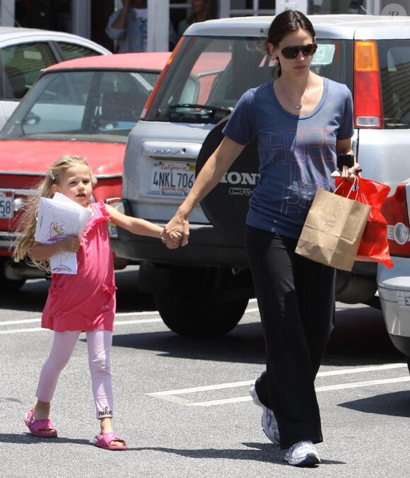 Jennifer Garner et sa fille Violet en balade à Los Angeles le 17 juin 2010