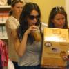 Jessica Alba faisant du shopping à West Hollywood, le 17 juin 2010