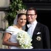 Le 19 juin 2010, la princesse héritière Victoria de Suède a épousé le roturier Daniel Westling en la cathédrale Storkyrkan, devant 1100 convives de marque. Puis ils rejoint le palais en barge pour une fête dans les jardins et le banquet nuptial.