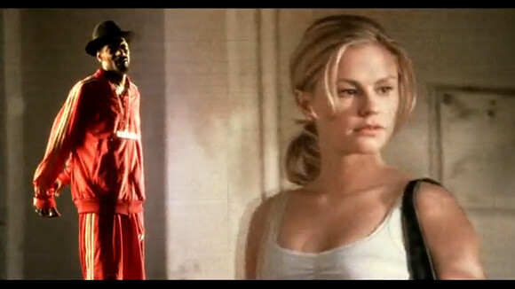 Quand Snoop Dogg déclare sa flamme à la sexy Anna Paquin de True Blood dans son nouveau clip...