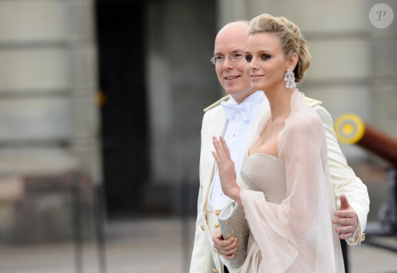 Charlene Wittstock et Albet Grimaldi en Suède lors du mariage de Victoria de Suède le 19 juin 2010