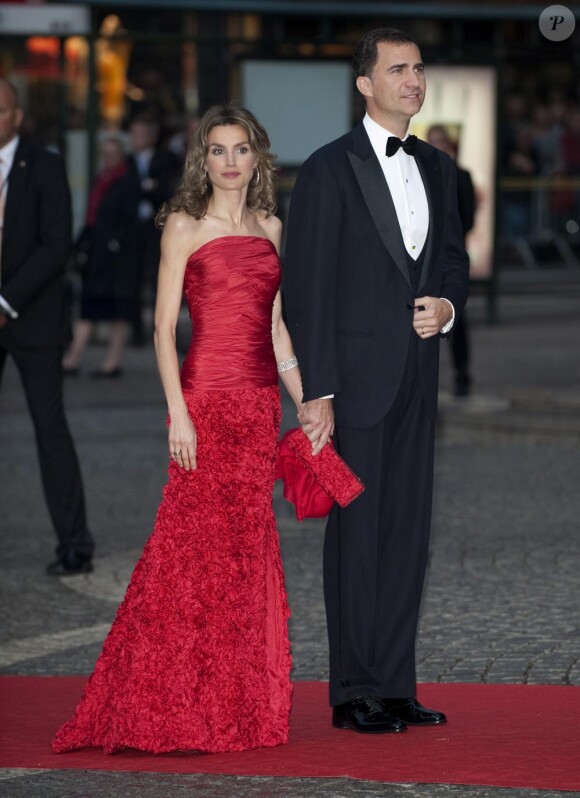 Letizia d'Espagne et son époux Felipe lors du dîner de mariage de Victoria de Suède le 18 juin 2010