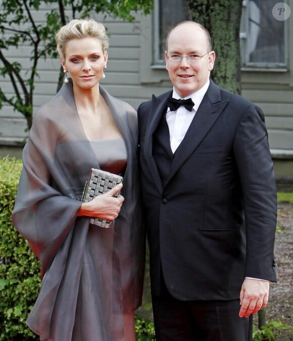 Charlene Wittstock et Albert Grimaldi lors du dîner de mariage de la princesse Victoria de Suède le 18 juin 2010