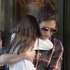 Katie Holmes et sa fille Suri sortant du Grammercy Park Hotel à New York, le 21 juin 2010