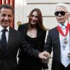 Karl Lagerfeld reçoit la Légion, avec Nicolas Sarkozy et Carla Bruni, à Paris, le 3 juin 2009