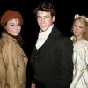 Samantha Barks (Eponine), Camilla Kerslake (Cosette) et Nick Jonas ( Marius) lors de la représentation de la comédie musicale Les Misérables au Théâtre The Queen à Londres le 21 juin 2010
