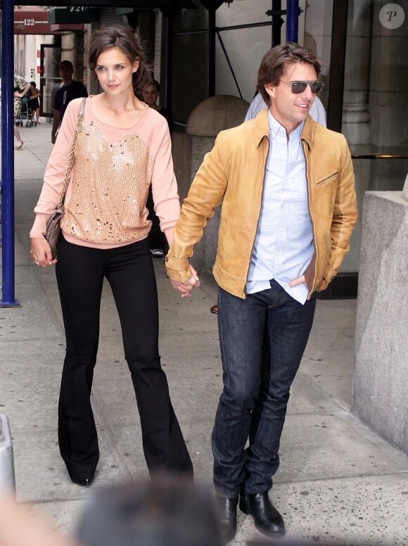 Tom Cruise et Katie Holmes se rendent à un spectacle dans le quartier de Broadway de New York le 22 juin 2010