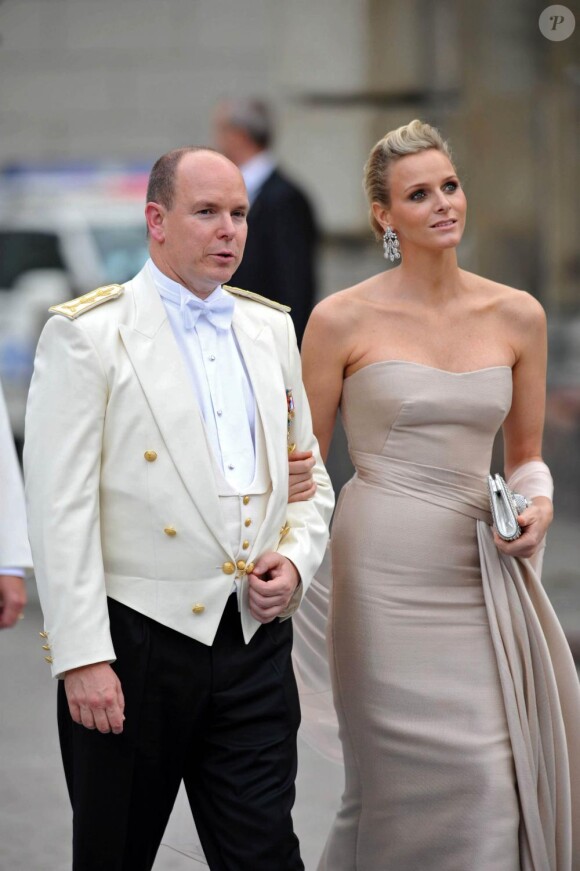 Albert de Monaco et Charlene au mariage de Victoria de Suède et Daniel Westling. Juin 2010